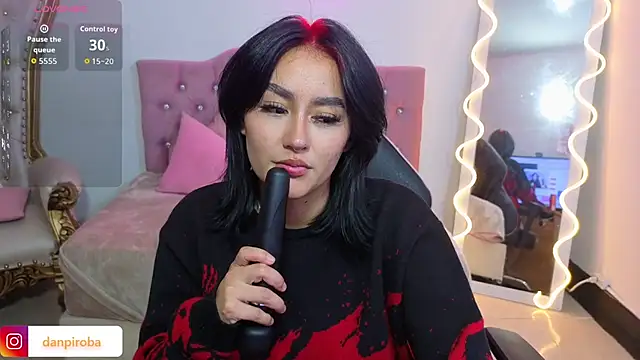 Snapshot of LUDO_KITTY_TAY chatting on October 13, 2025, 3:30 am LUDO KITTY TAY online show from October 13, 2025, 3:30 am
