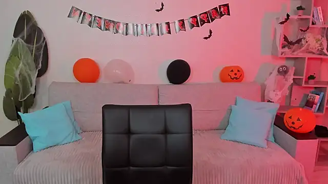 GabriellaMays online show from October 31, 2025, 5:15 am