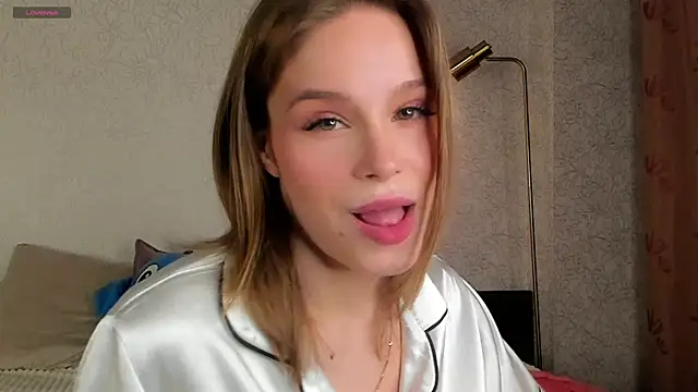 TaiteBayles online show from November 10, 2025, 1:32 am