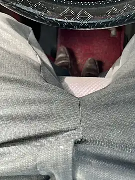 Snapshot of BadboySLR_8899 chatting on November 4, 2025, 8:40 am BadboySLR 8899 online show from November 4, 2025, 8:40 am