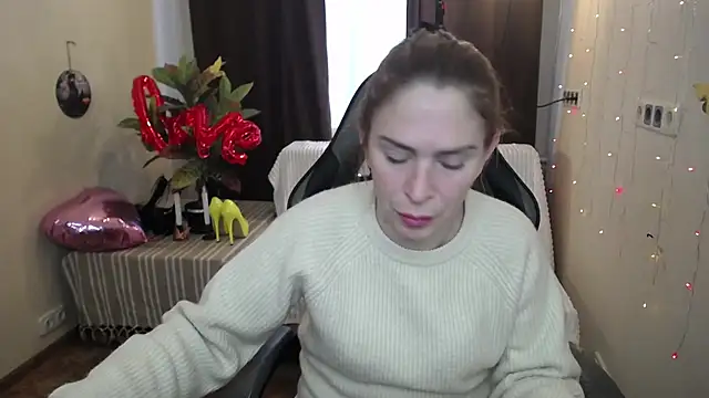 Snapshot of TessaDaybreak chatting on February 18, 2025, 10:38 am TessaDaybreak online show from February 18, 2025, 10:38 am