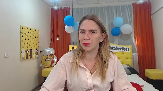 Snapshot of TessaDaybreak chatting on September 26, 2025, 6:20 am TessaDaybreak online show from September 26, 2025, 6:20 am