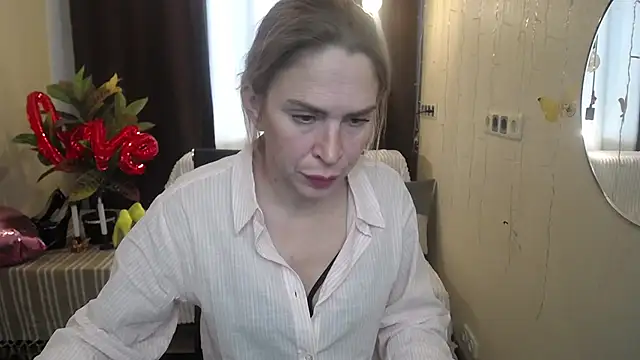 Snapshot of TessaDaybreak chatting on February 20, 2025, 1:19 pm TessaDaybreak online show from February 20, 2025, 1:19 pm