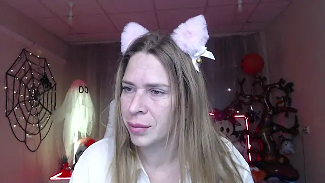 TessaDaybreak online show from October 28, 2025, 7:51 am