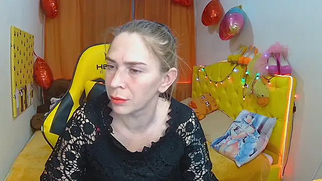 Snapshot of TessaDaybreak chatting on March 22, 2025, 10:28 am TessaDaybreak online show from March 22, 2025, 10:28 am