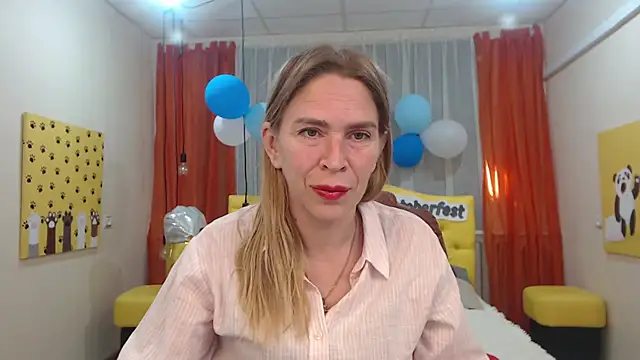 Snapshot of TessaDaybreak chatting on September 24, 2025, 6:20 am TessaDaybreak online show from September 24, 2025, 6:20 am