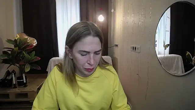 Snapshot of TessaDaybreak chatting on March 18, 2025, 10:28 am TessaDaybreak online show from March 18, 2025, 10:28 am