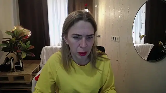 Snapshot of TessaDaybreak chatting on March 18, 2025, 7:22 am TessaDaybreak online show from March 18, 2025, 7:22 am