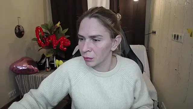 Snapshot of TessaDaybreak chatting on February 18, 2025, 4:47 pm TessaDaybreak online show from February 18, 2025, 4:47 pm