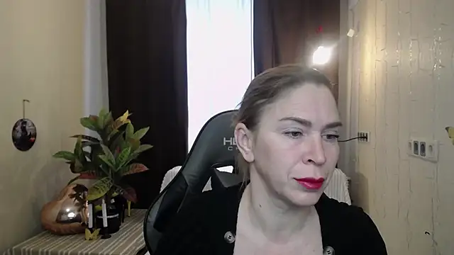 Snapshot of TessaDaybreak chatting on February 27, 2025, 7:19 am TessaDaybreak online show from February 27, 2025, 7:19 am
