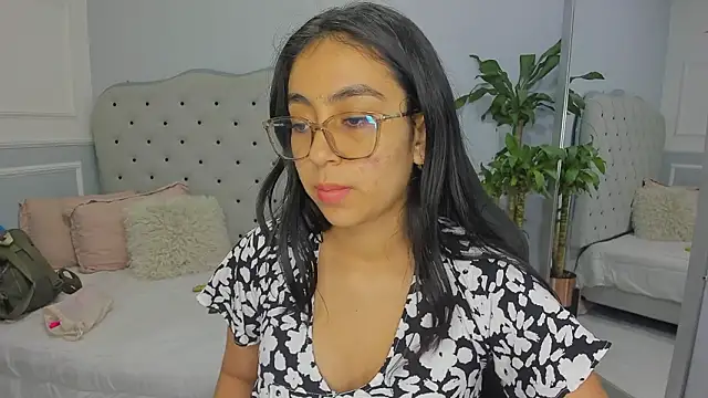 Snapshot of lucelly_15 chatting on February 15, 2026, 11:31 am lucelly 15 online show from February 15, 2026, 11:31 am