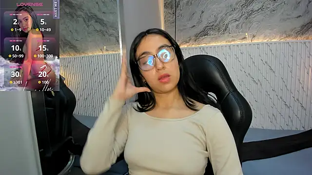 lucelly 15 online show from December 3, 2025, 11:53 am