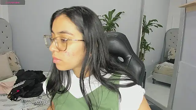 Snapshot of lucelly_15 chatting on February 24, 2026, 11:44 am lucelly 15 online show from February 24, 2026, 11:44 am