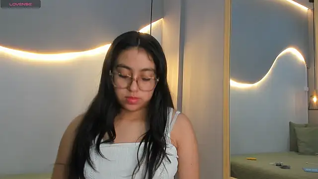 Snapshot of lucelly_15 chatting on December 21, 2025, 11:56 am lucelly 15 online show from December 21, 2025, 11:56 am