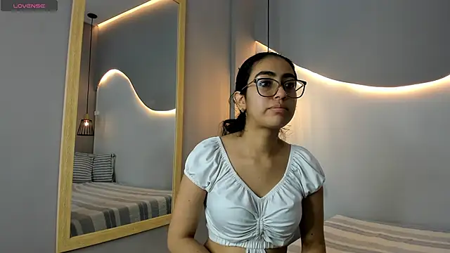 lucelly 15 online show from September 21, 2025, 11:26 am