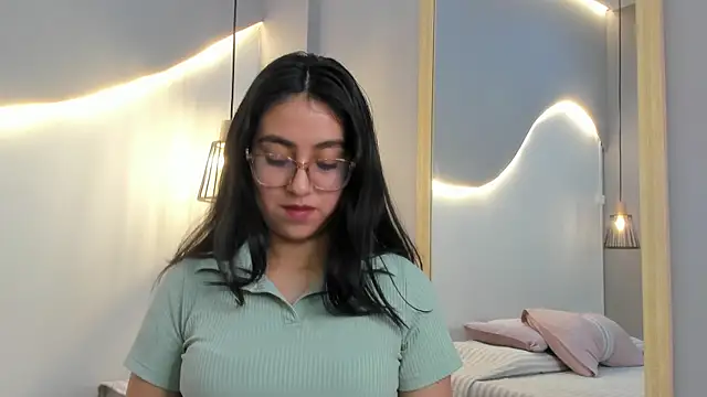 Snapshot of lucelly_15 chatting on January 17, 2026, 11:47 am lucelly 15 online show from January 17, 2026, 11:47 am