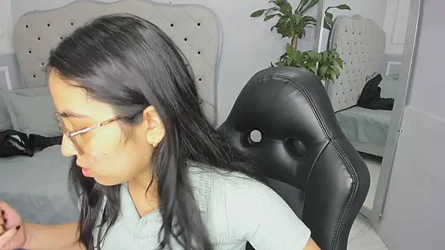 Snapshot of lucelly_15 chatting on February 22, 2026, 11:56 am lucelly 15 online show from February 22, 2026, 11:56 am