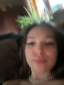 -Amora online show from November 11, 2025, 12:22 pm