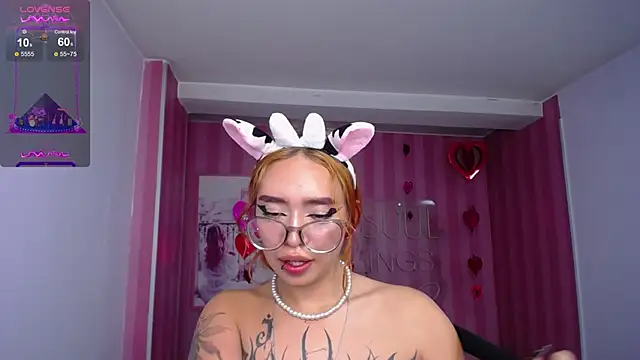 Snapshot of Anni_acker_b chatting on February 18, 2025, 1:43 am Anni acker b online show from February 18, 2025, 1:43 am
