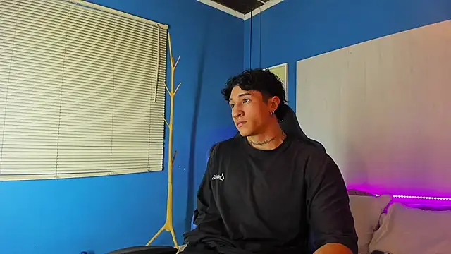 KaryBig3 online show from March 21, 2025, 4:17 am