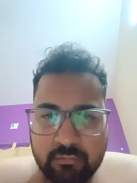 Snapshot of susthovai chatting on May 3, 2026, 9:40 pm susthovai online show from May 3, 2026, 9:40 pm