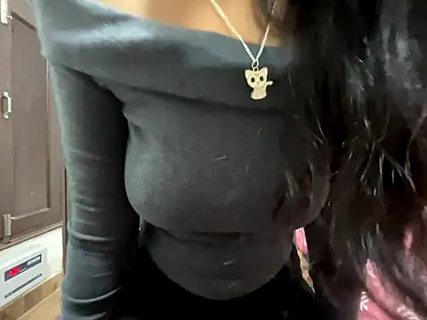 Snapshot of aliya_bhatt chatting on October 15, 2025, 4:04 pm aliya bhatt online show from October 15, 2025, 4:04 pm