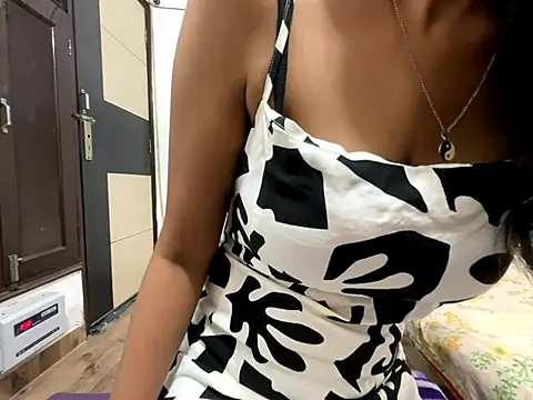 Snapshot of aliya_bhatt chatting on September 28, 2025, 2:35 pm aliya bhatt online show from September 28, 2025, 2:35 pm