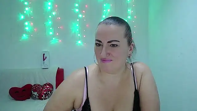 DianaMGG online show from November 8, 2025, 6:17 am