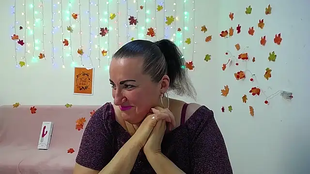 DianaMGG online show from November 25, 2025, 6:47 am