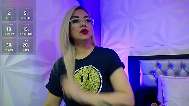 Snapshot of Azaahara_ chatting on February 21, 2026, 3:19 am Azaahara online show from February 21, 2026, 3:19 am