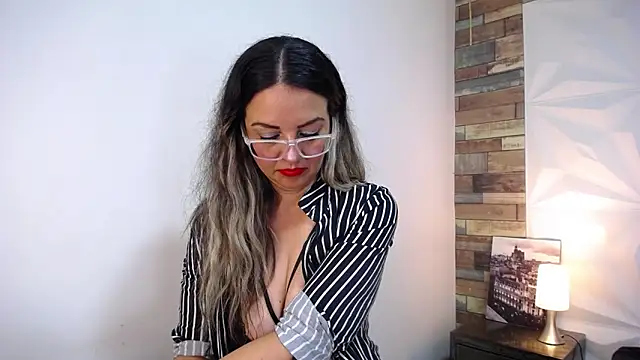 Snapshot of Azaahara_ chatting on March 19, 2025, 2:24 pm Azaahara online show from March 19, 2025, 2:24 pm