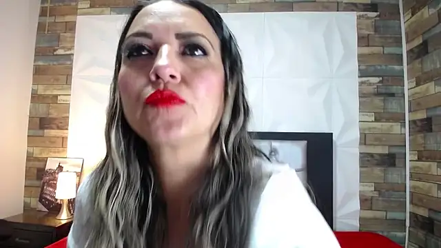 Snapshot of Azaahara_ chatting on March 20, 2025, 11:05 am Azaahara online show from March 20, 2025, 11:05 am