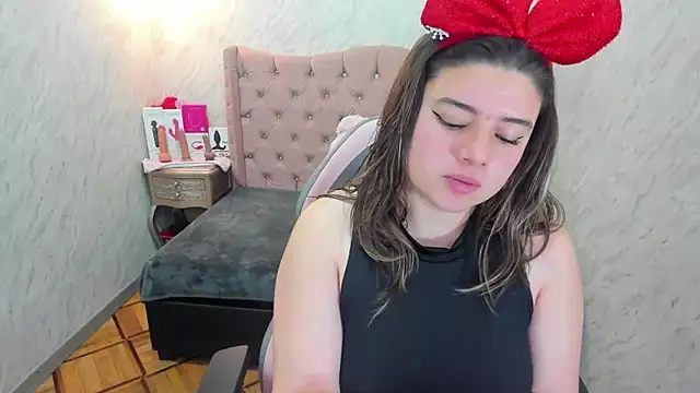 Lianngrace online show from December 18, 2025, 3:27 pm