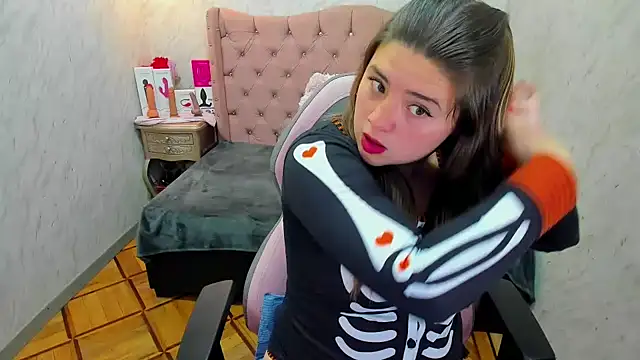 Lianngrace online show from October 17, 2025, 2:19 pm