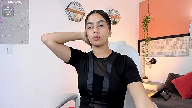 Bella walker  online show from March 5, 2026, 8:38 pm