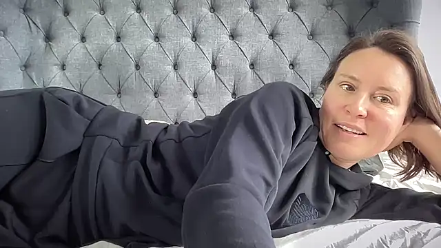 Snapshot of eatmypie69 chatting on September 23, 2025, 10:22 am eatmypie69 online show from September 23, 2025, 10:22 am