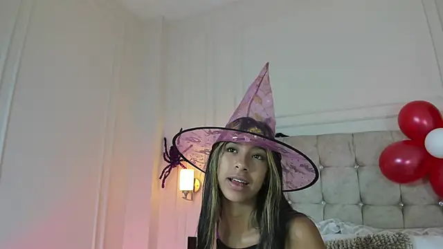Snapshot of JasmineRoss_1 chatting on October 12, 2025, 2:18 pm JasmineRoss 1 online show from October 12, 2025, 2:18 pm