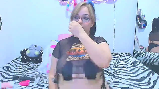 Snapshot of Veronica_Milf1 chatting on November 26, 2025, 2:22 am Veronica Milf1 online show from November 26, 2025, 2:22 am