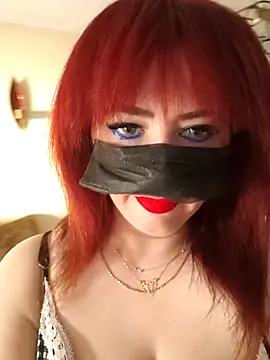Loly2025 online show from May 24, 2026, 3:34 pm