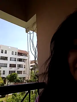 Loly2025 online show from May 27, 2026, 1:29 pm