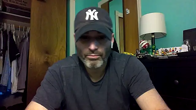 Snapshot of Novabear6996 chatting on March 7, 2025, 12:48 am Novabear6996 online show from March 7, 2025, 12:48 am