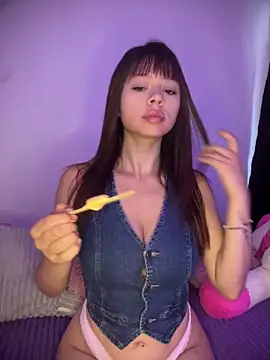 Snapshot of Danna_Myst chatting on May 15, 2026, 8:18 pm Danna Myst online show from May 15, 2026, 8:18 pm