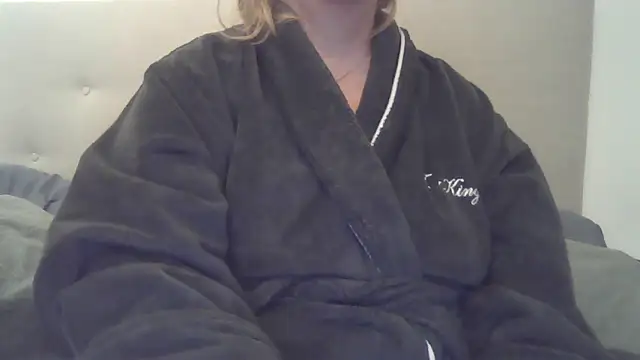 Snapshot of sizha6 chatting on October 15, 2025, 4:44 am sizha6 online show from October 15, 2025, 4:44 am