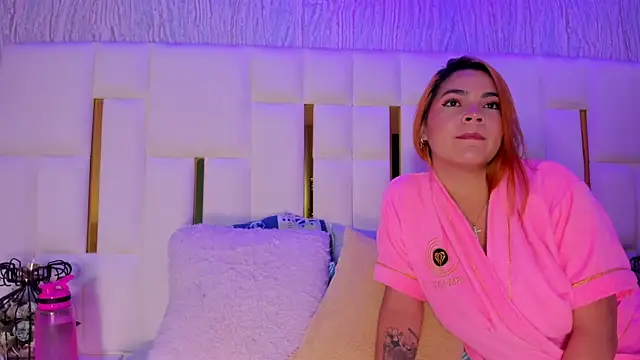 Snapshot of hillary_uckerman_ chatting on March 4, 2026, 11:40 am hillary uckerman online show from March 4, 2026, 11:40 am