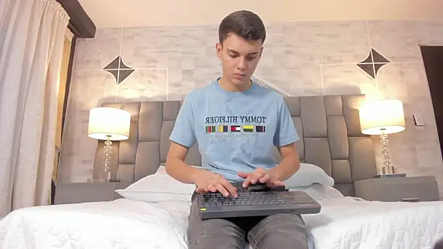 JacobRoberts1 online show from February 28, 2025, 11:14 am