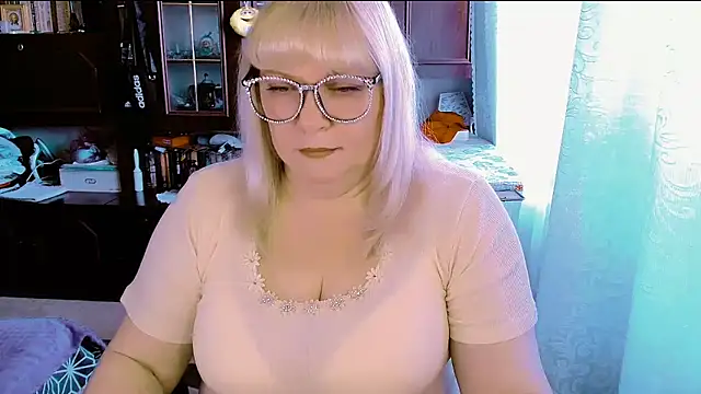 Snapshot of FlowerButterf chatting on February 22, 2026, 10:28 am FlowerButterf online show from February 22, 2026, 10:28 am