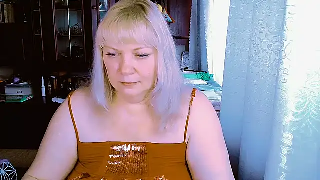 Snapshot of FlowerButterf chatting on March 1, 2026, 1:44 pm FlowerButterf online show from March 1, 2026, 1:44 pm