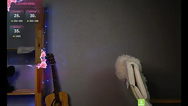 Snapshot of Foxy-Flame chatting on March 5, 2025, 7:27 pm Foxy-Flame online show from March 5, 2025, 7:27 pm