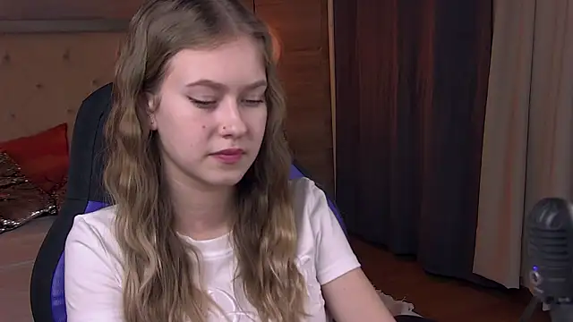 EveMundie online show from February 21, 2025, 3:32 pm