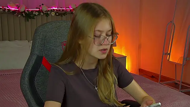 EveMundie online show from September 18, 2025, 10:07 am